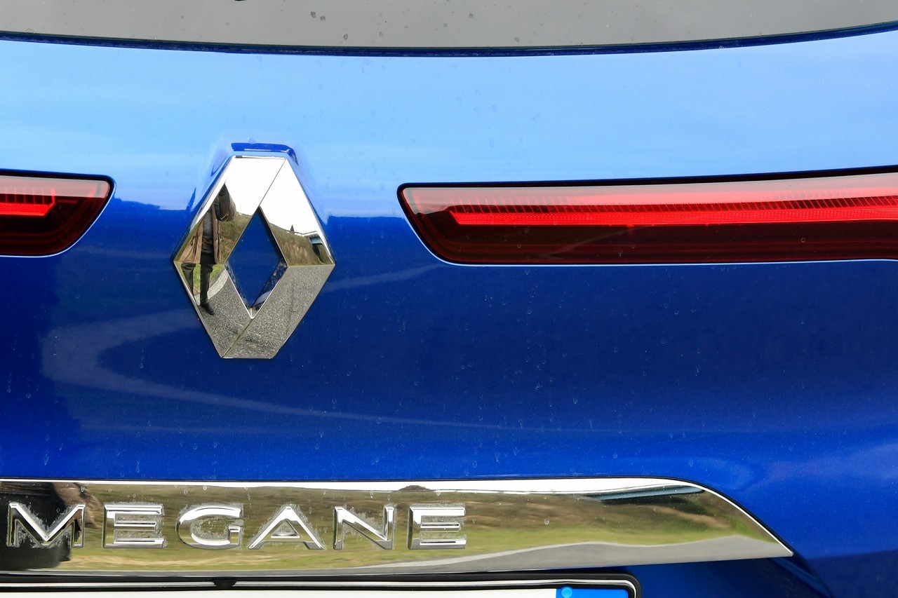 Renault Megane E-Tech Plug-in: la prova su strada