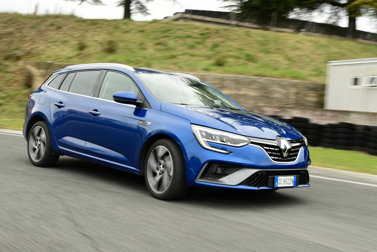 Renault Megane E-Tech Plug-in: la prova su strada