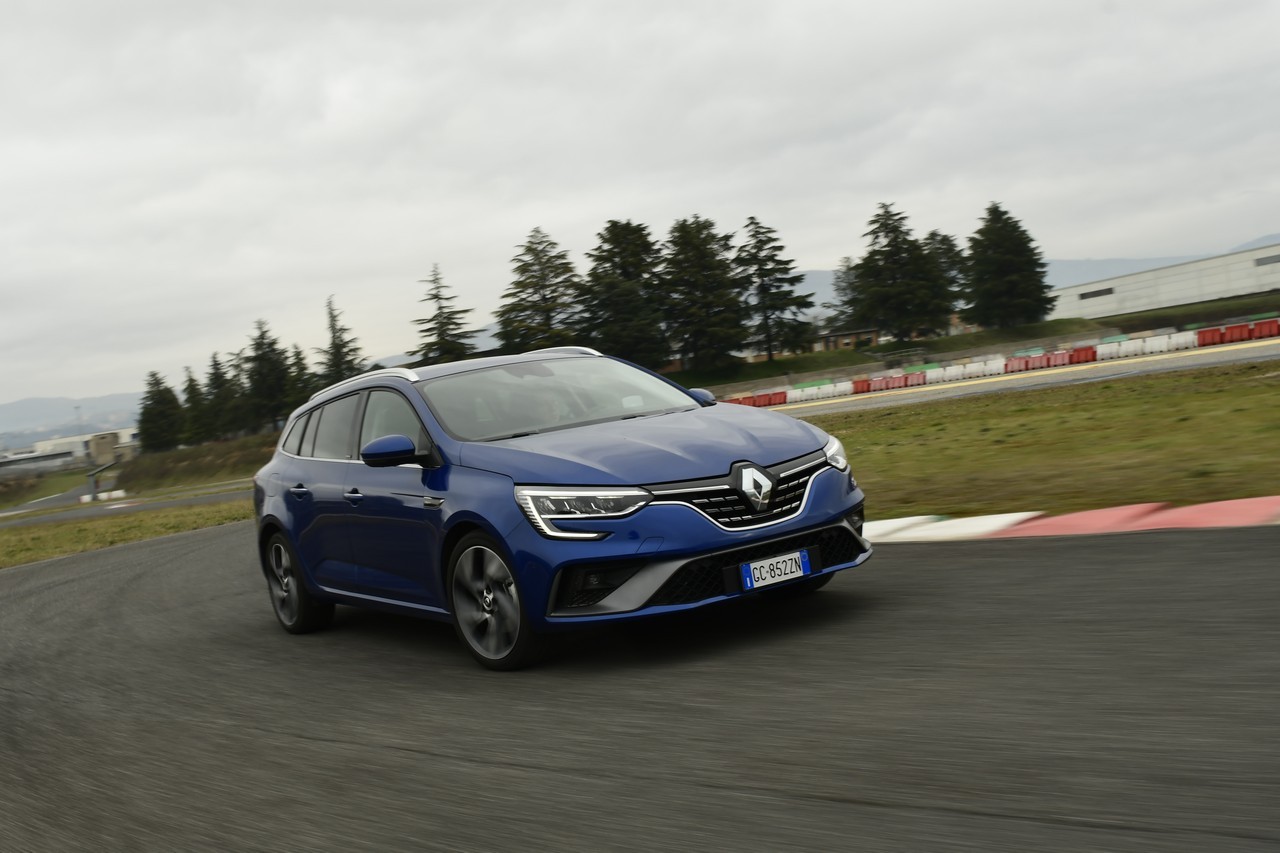 Renault Megane E-Tech Plug-in: la prova su strada