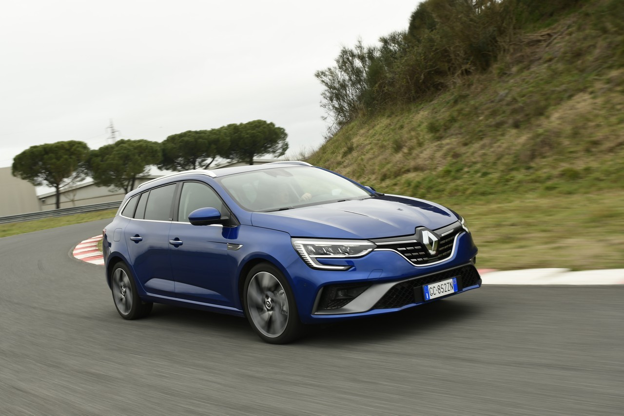 Renault Megane E-Tech Plug-in: la prova su strada