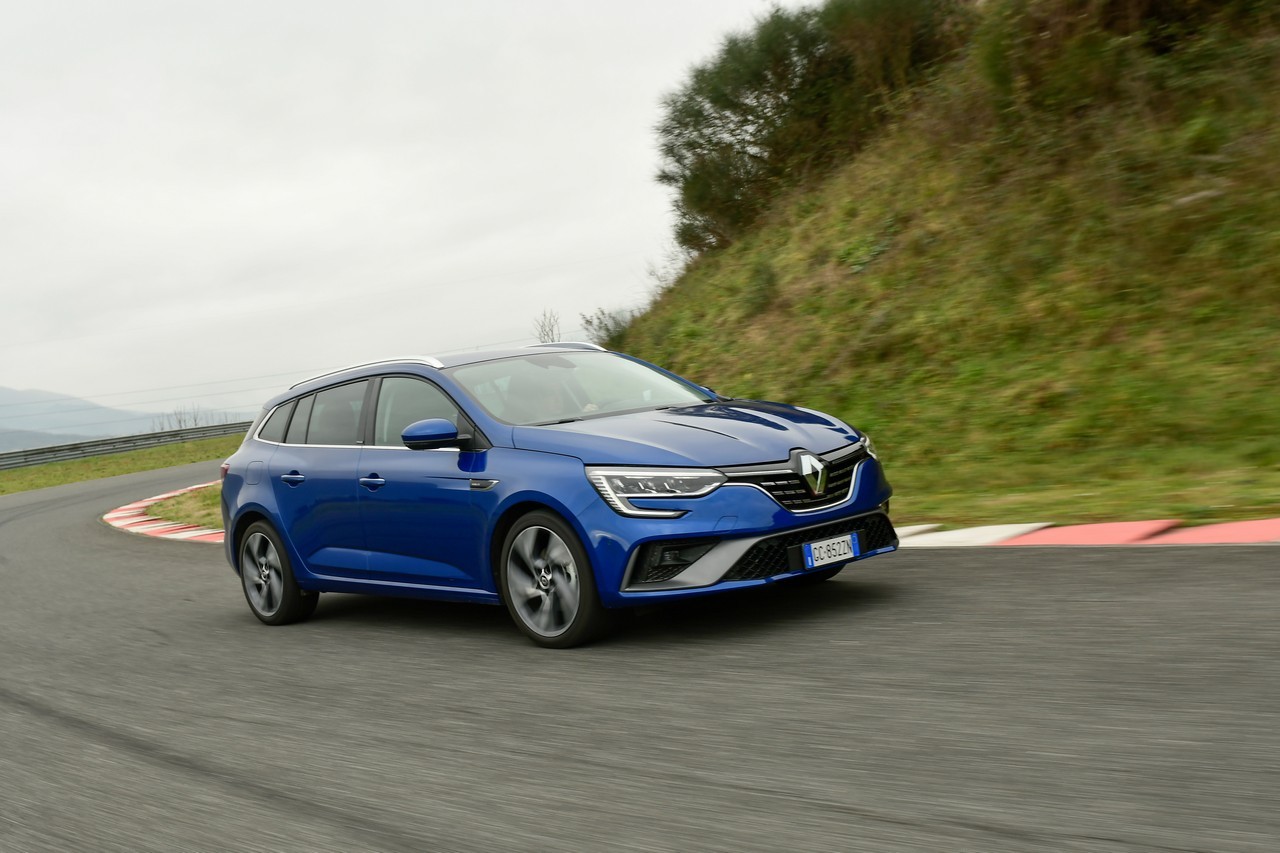 Renault Megane E-Tech Plug-in: la prova su strada