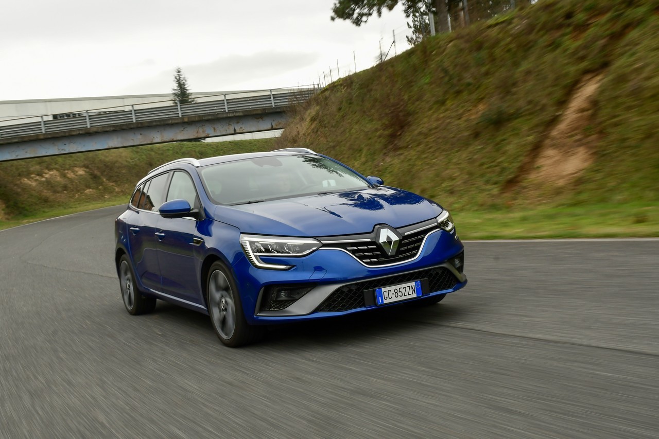 Renault Megane E-Tech Plug-in: la prova su strada