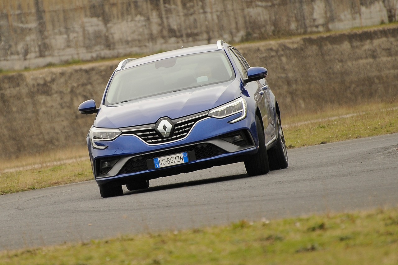 Renault Megane E-Tech Plug-in: la prova su strada