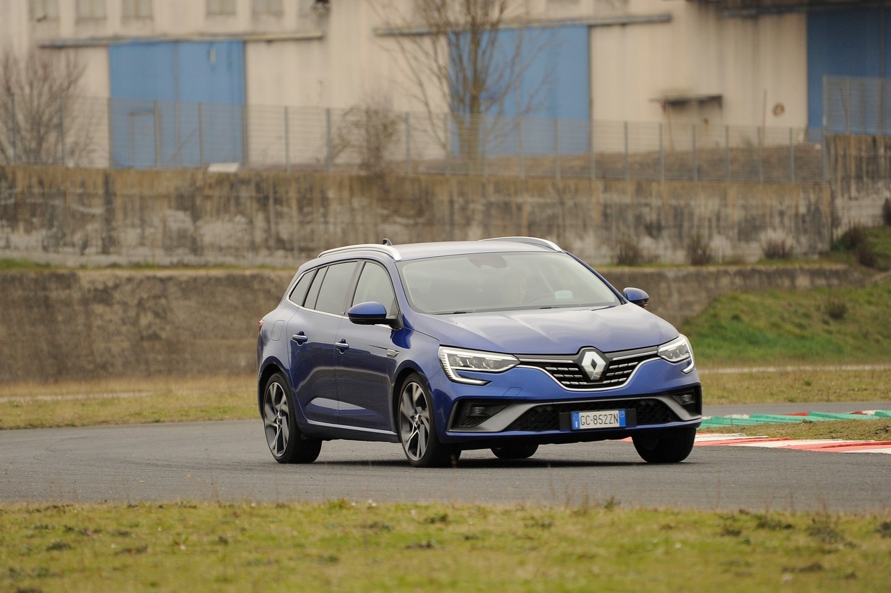 Renault Megane E-Tech Plug-in: la prova su strada