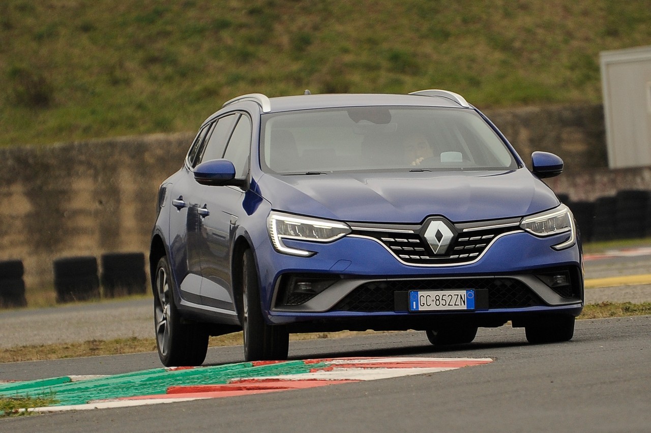 Renault Megane E-Tech Plug-in: la prova su strada