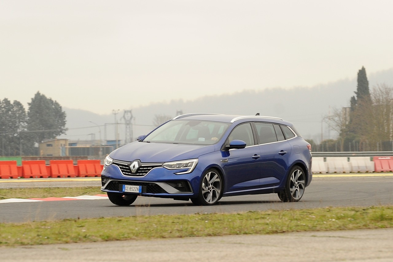 Renault Megane E-Tech Plug-in: la prova su strada