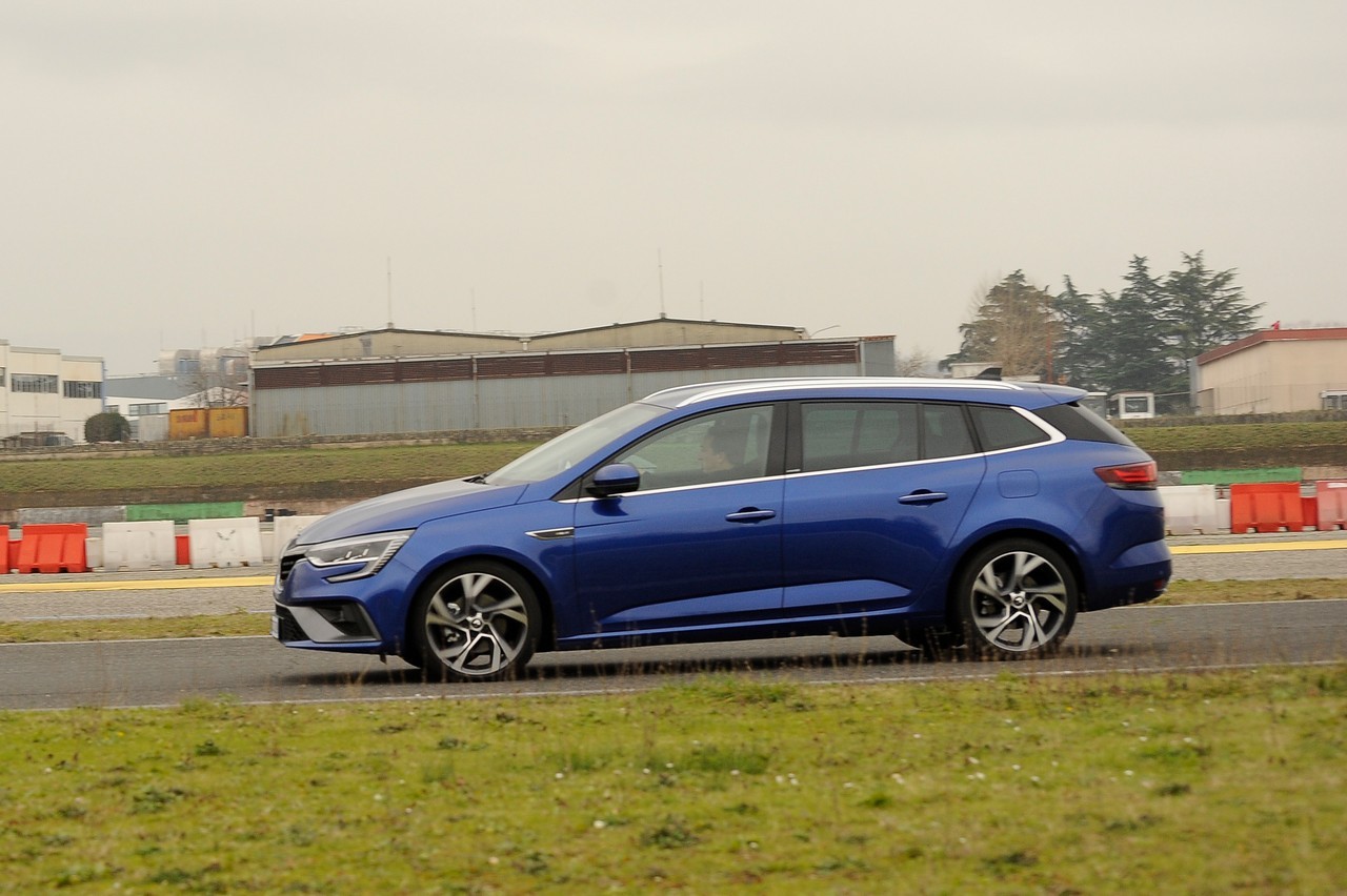 Renault Megane E-Tech Plug-in: la prova su strada