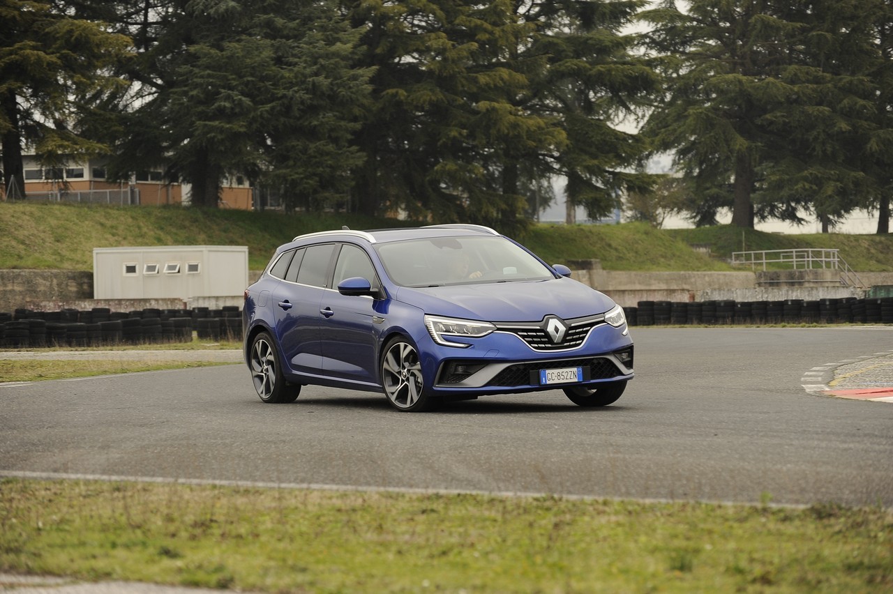 Renault Megane E-Tech Plug-in: la prova su strada