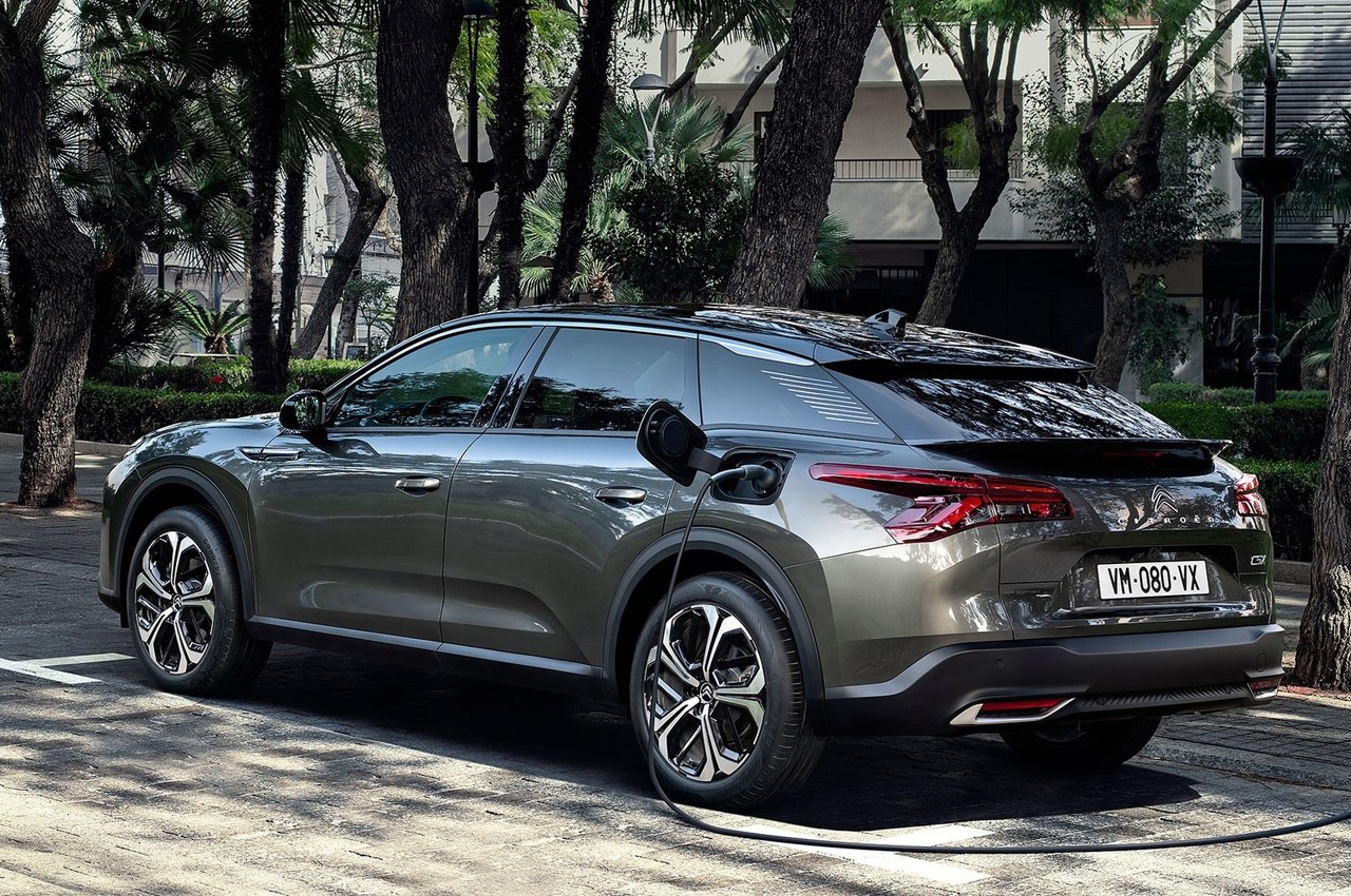 Citroen C5 X: immagini ufficiali