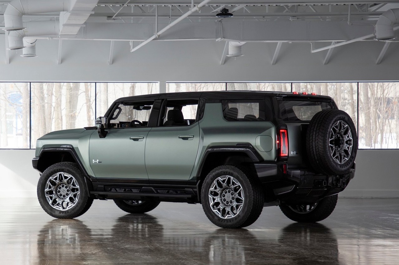 GMC Hummer EV SUV: immagini ufficiali