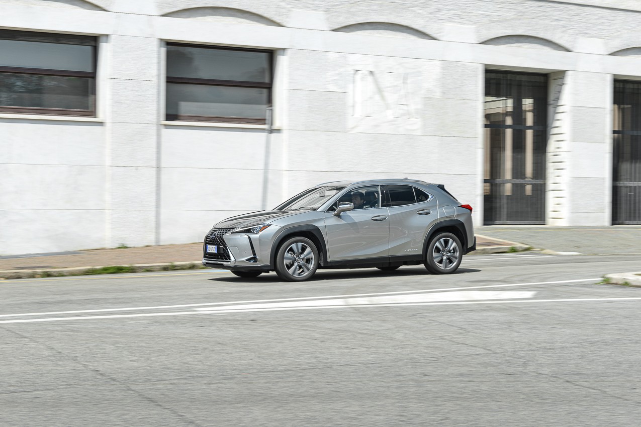 Lexus Ux 300e: la prova su strada