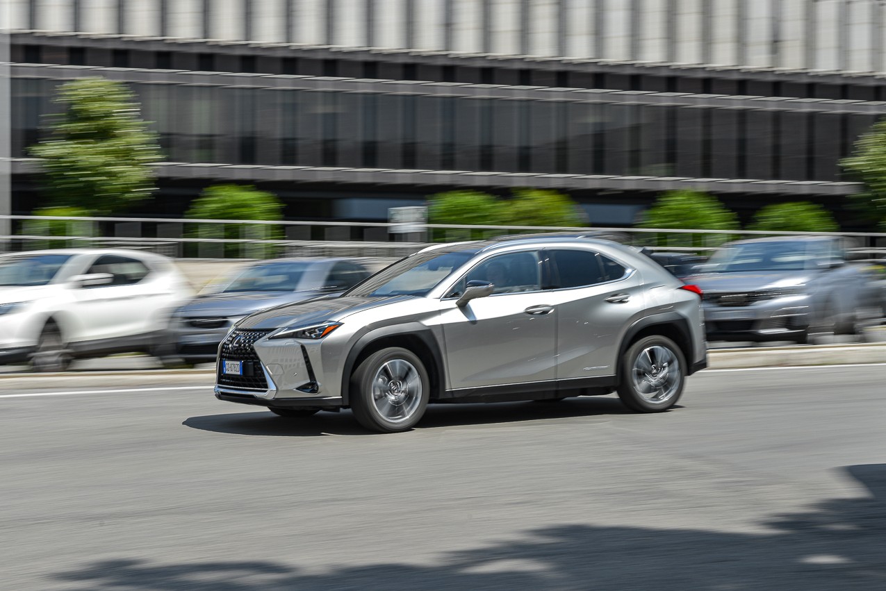 Lexus Ux 300e: la prova su strada