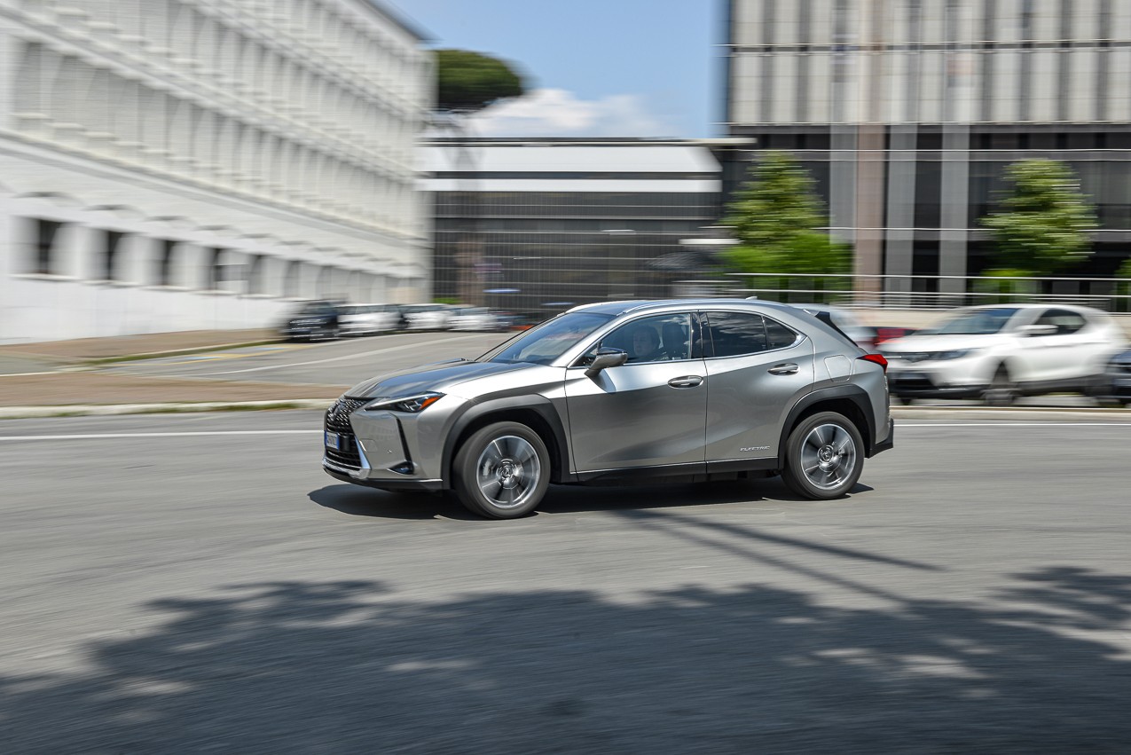 Lexus Ux 300e: la prova su strada