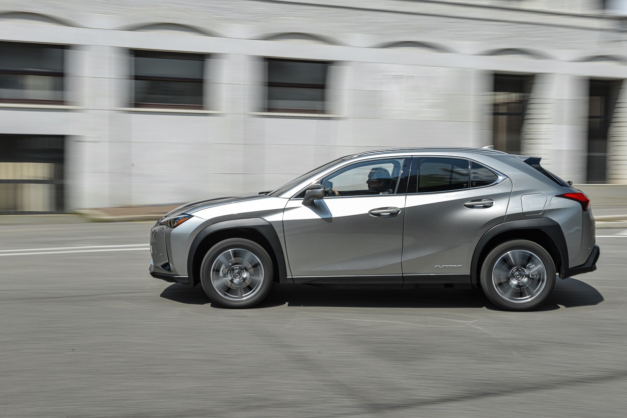 Lexus Ux 300e: la prova su strada