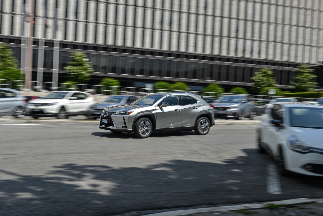 Lexus Ux 300e: la prova su strada