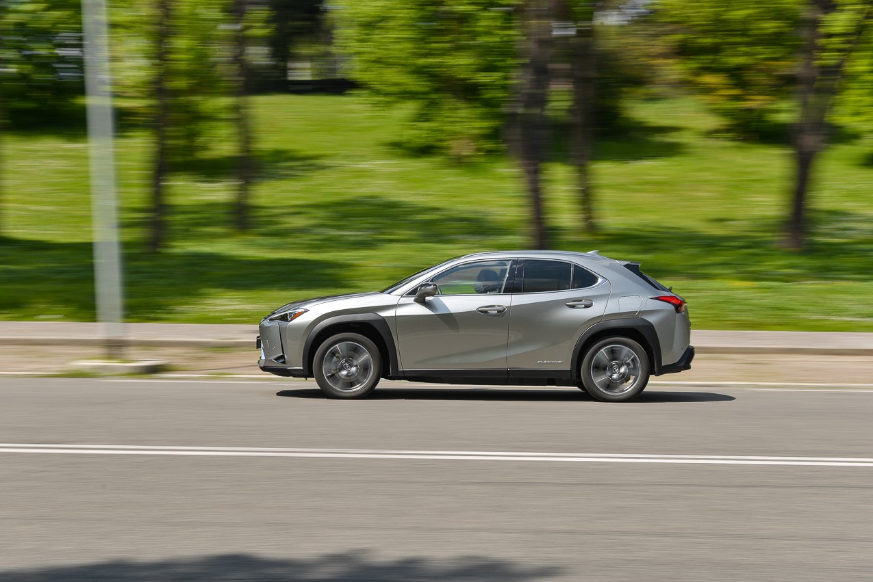 Lexus Ux 300e: la prova su strada