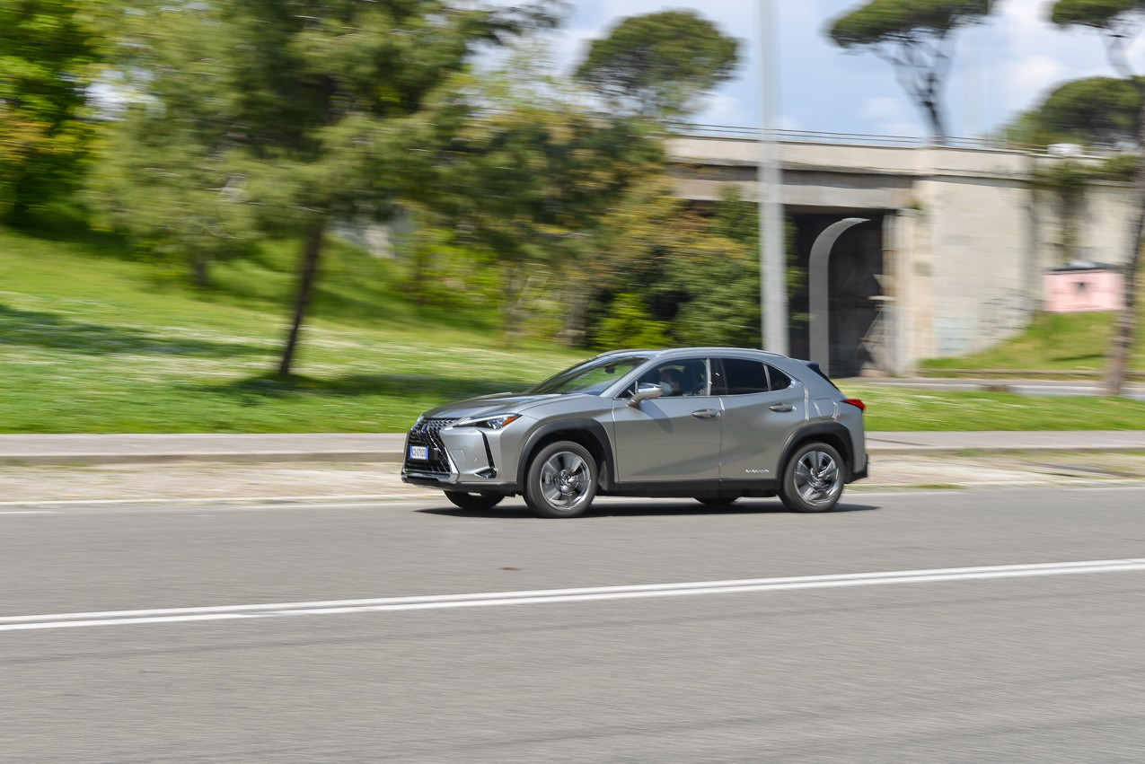 Lexus Ux 300e: la prova su strada