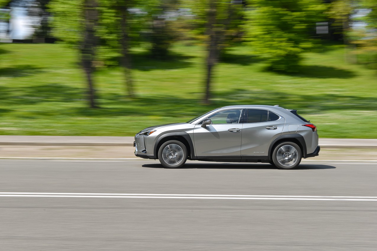 Lexus Ux 300e: la prova su strada