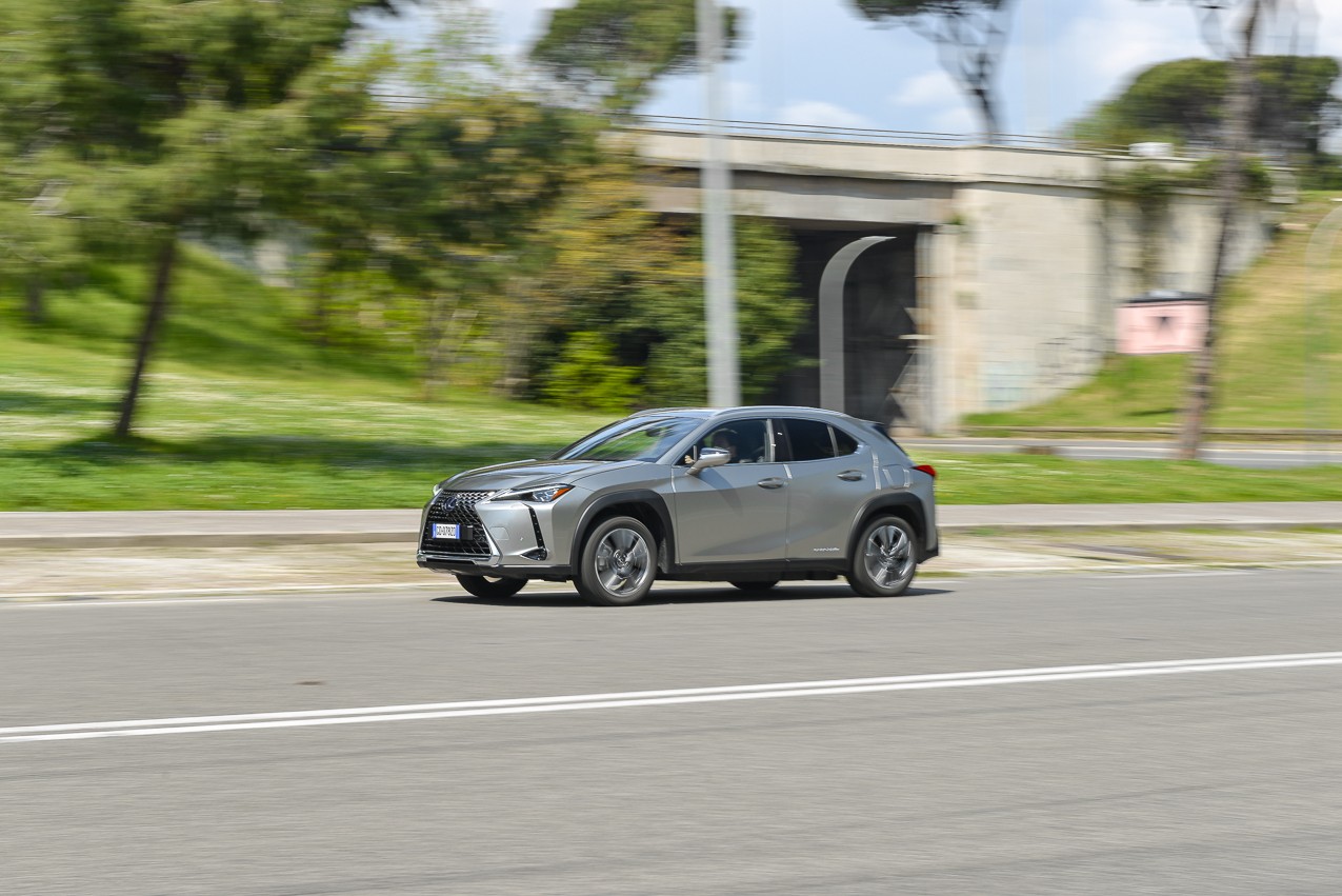 Lexus Ux 300e: la prova su strada