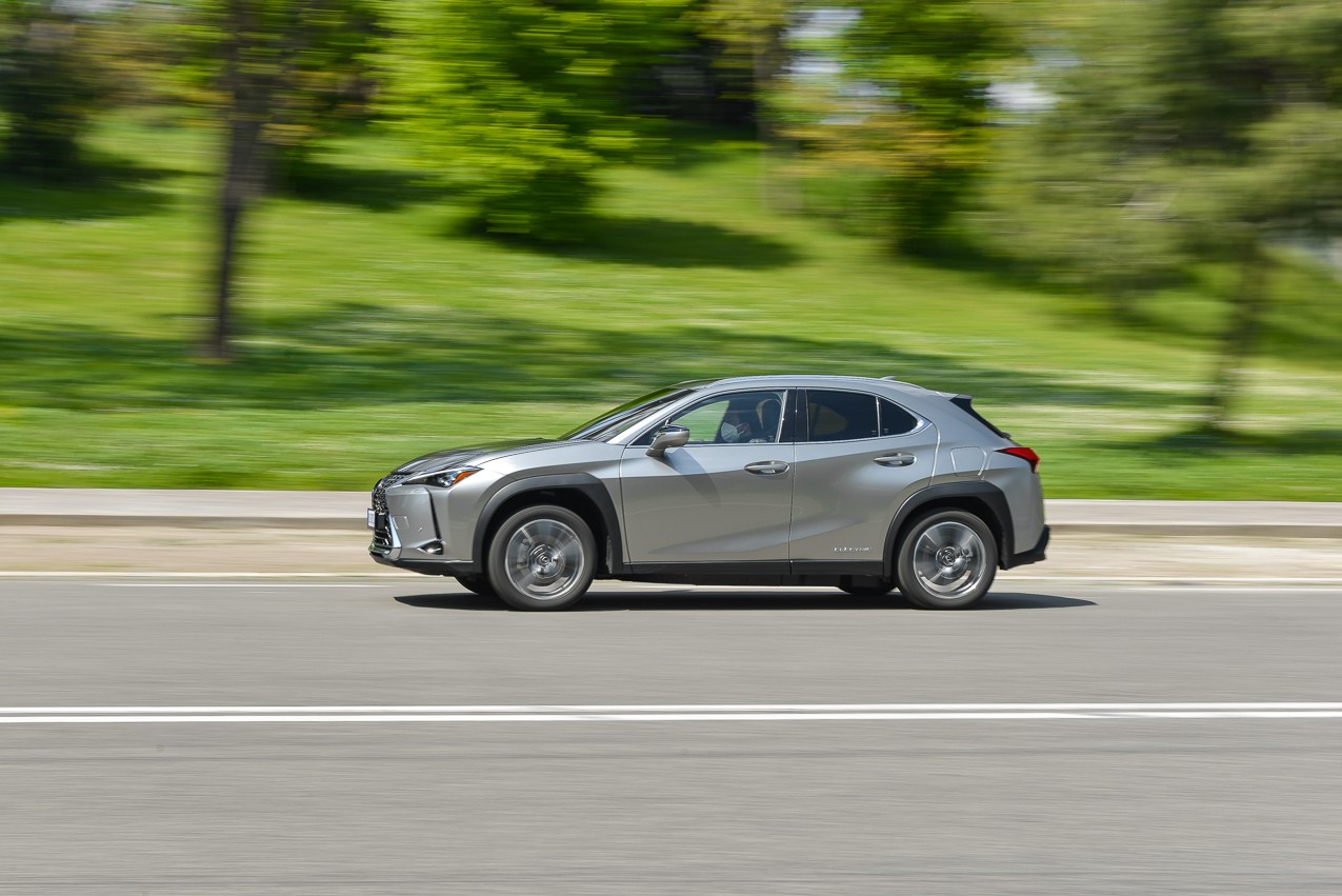 Lexus Ux 300e: la prova su strada