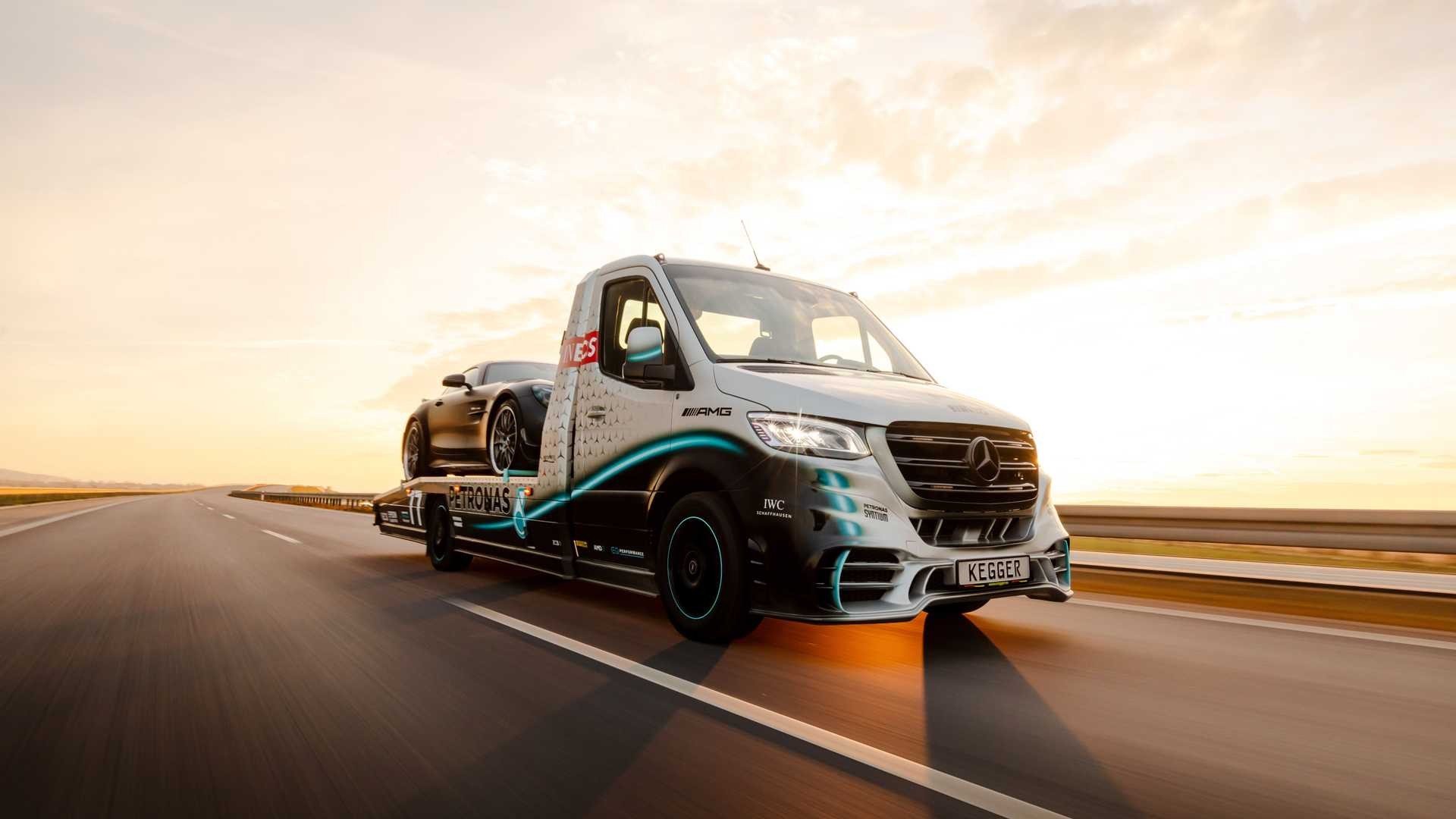 Mercedes-AMG Sprinter Petronas: carro attrezzi da F1