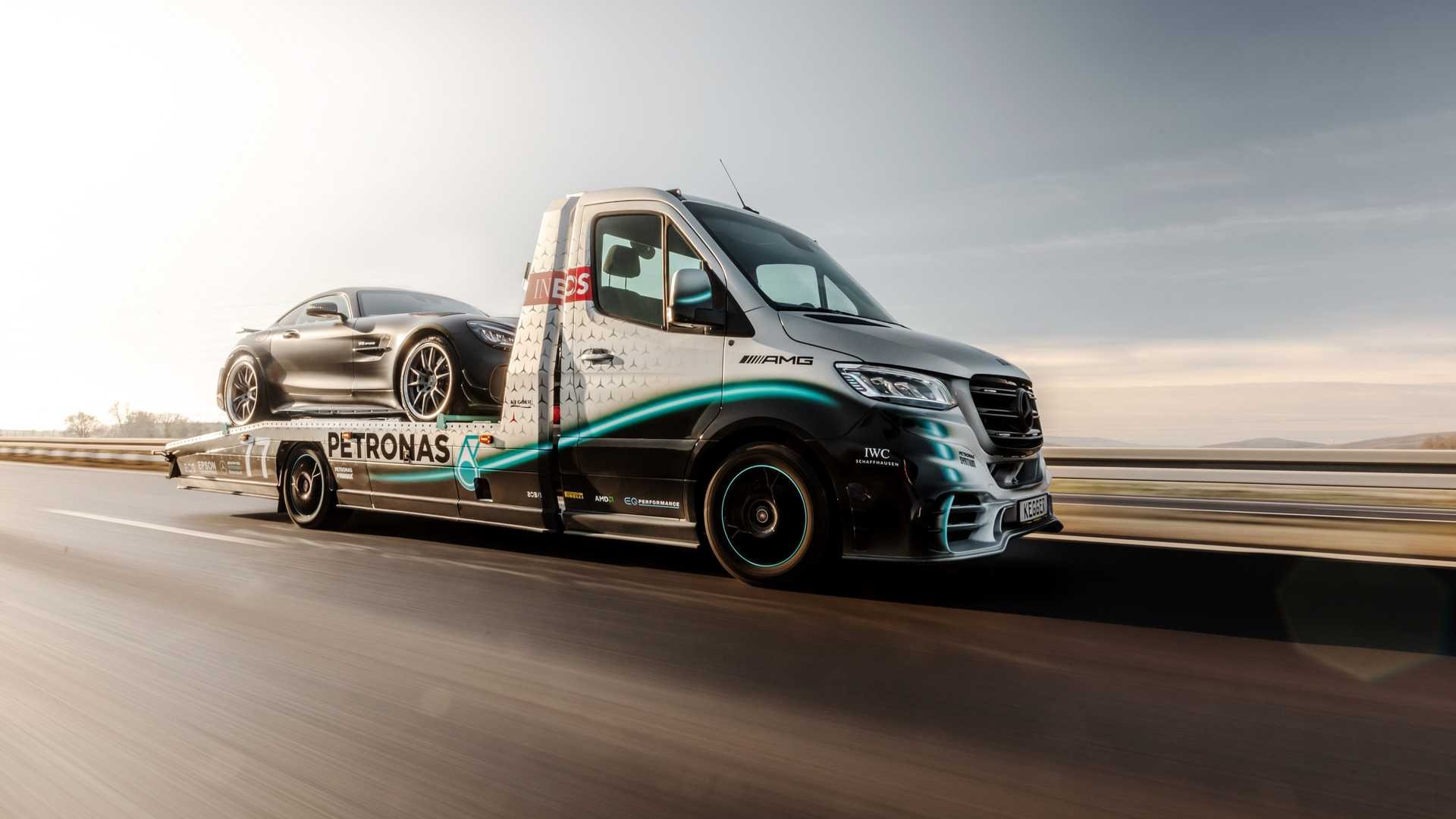 Mercedes-AMG Sprinter Petronas: carro attrezzi da F1