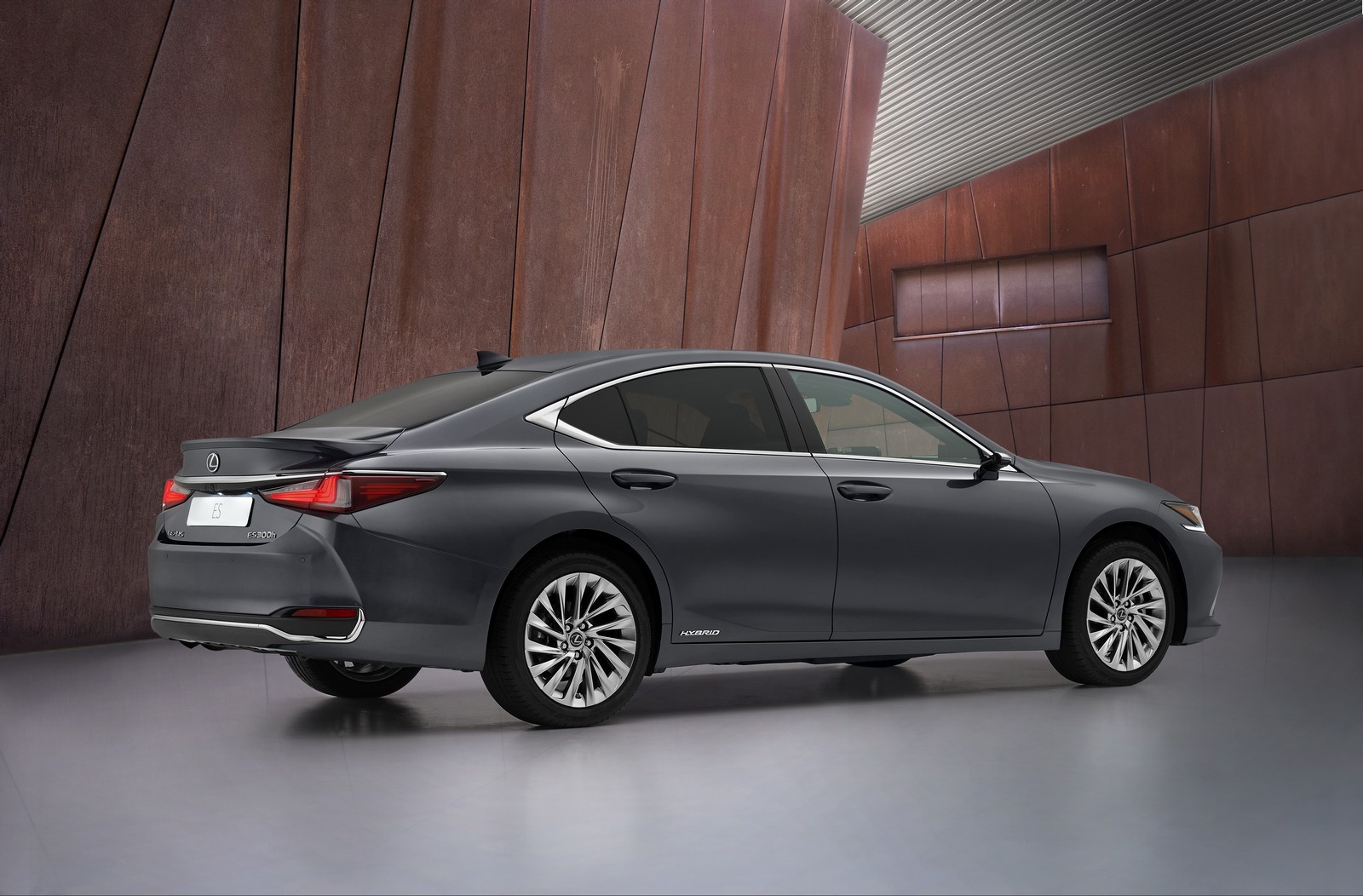 Nuova Lexus ES 2021: immagini ufficiali