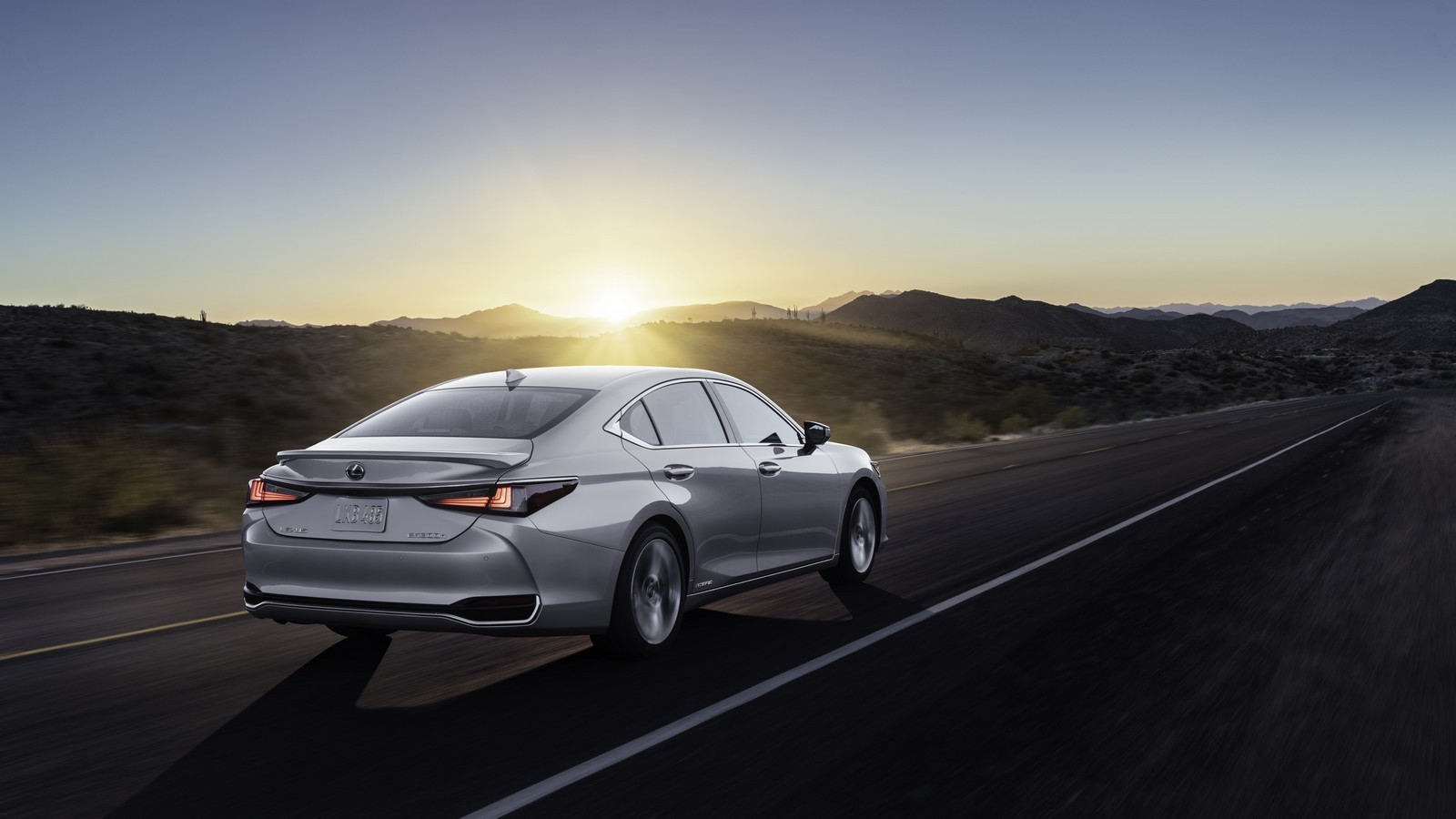 Nuova Lexus ES 2021: immagini ufficiali