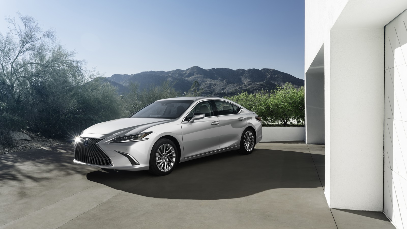 Nuova Lexus ES 2021: immagini ufficiali