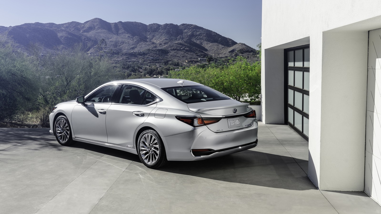 Nuova Lexus ES 2021: immagini ufficiali