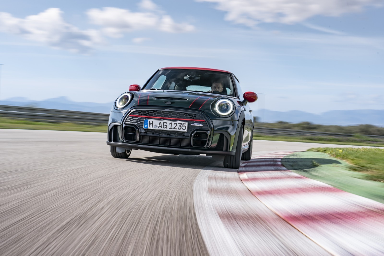 Mini John Cooper Works 2021: immagini ufficiali