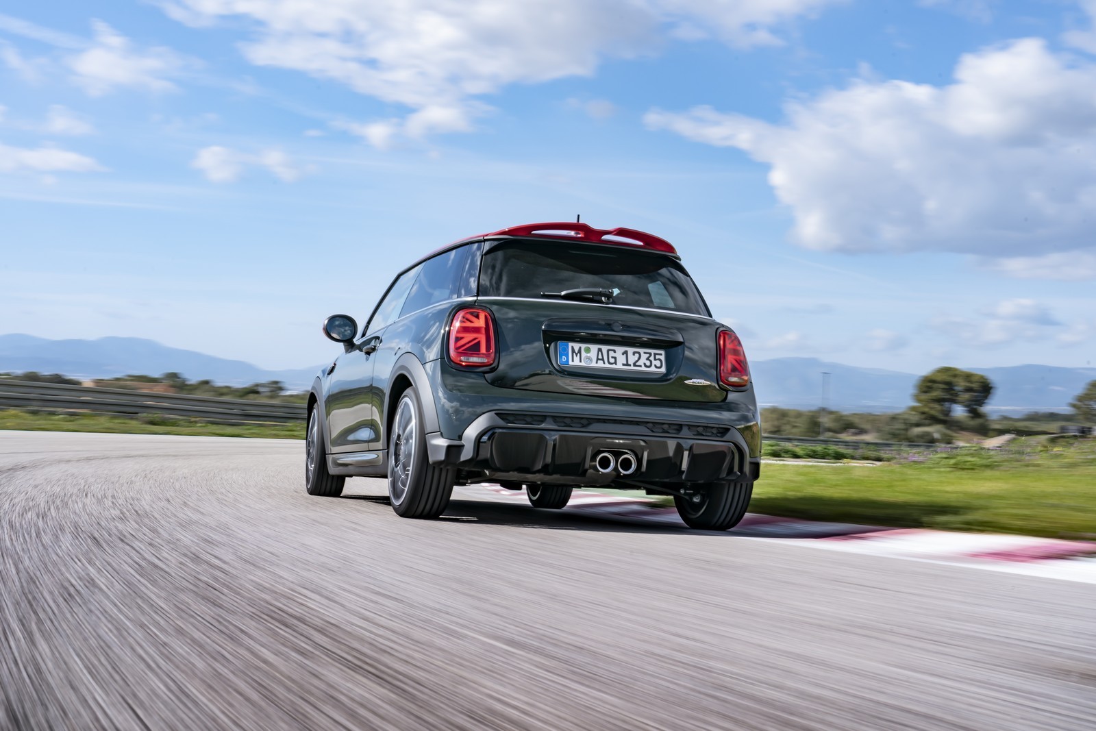 Mini John Cooper Works 2021: immagini ufficiali