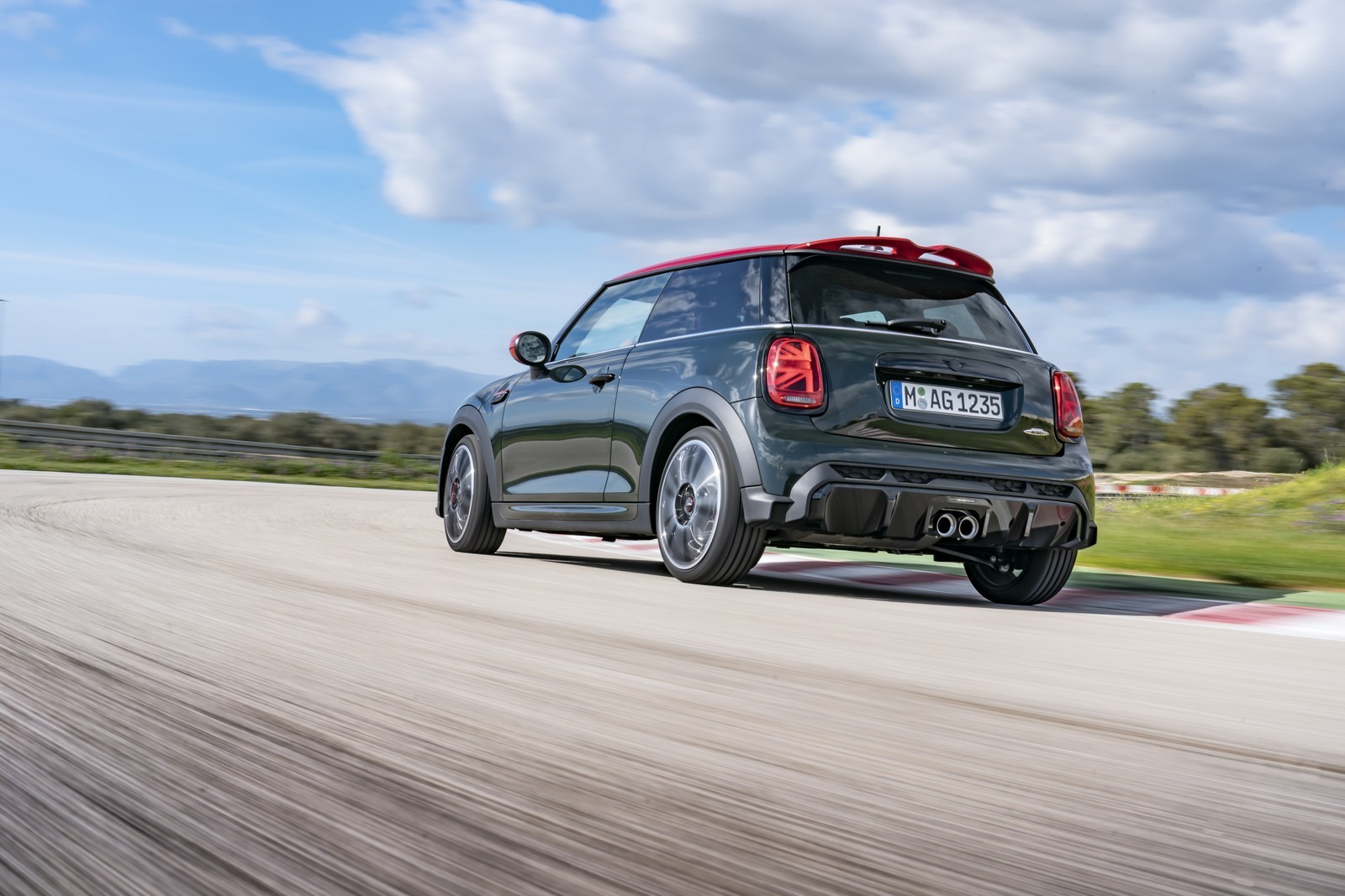 Mini John Cooper Works 2021: immagini ufficiali