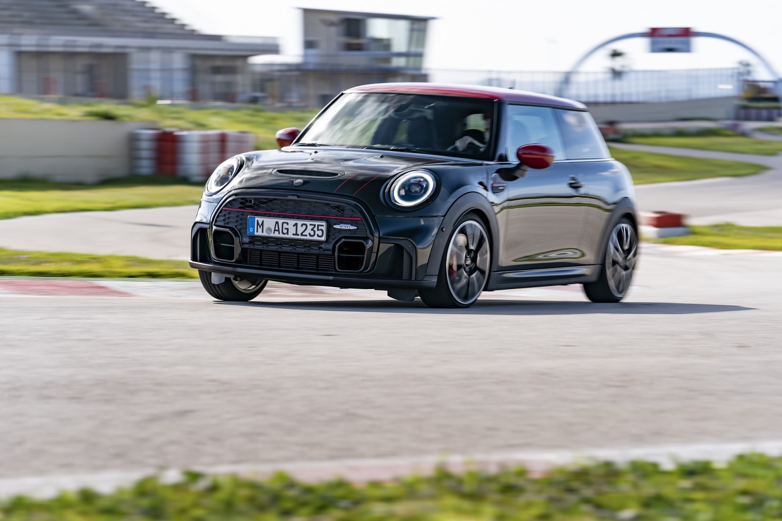 Mini John Cooper Works 2021: immagini ufficiali