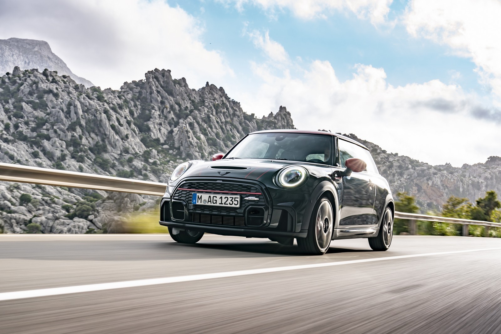 Mini John Cooper Works 2021: immagini ufficiali