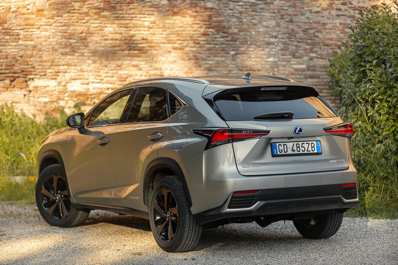 Lexus NX300h: la prova su strada