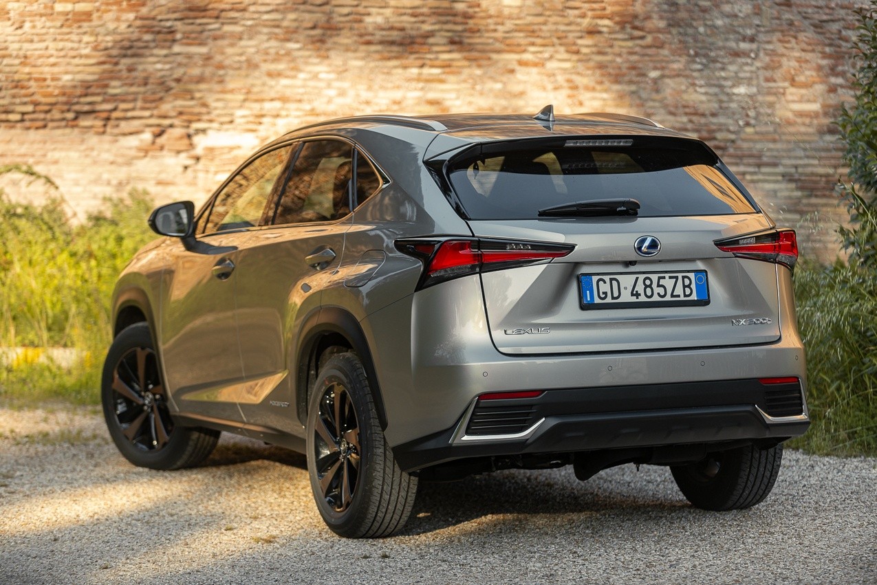 Lexus NX300h: la prova su strada