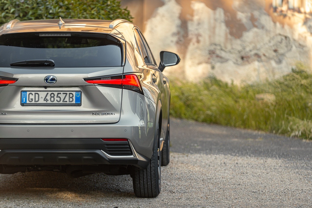 Lexus NX300h: la prova su strada