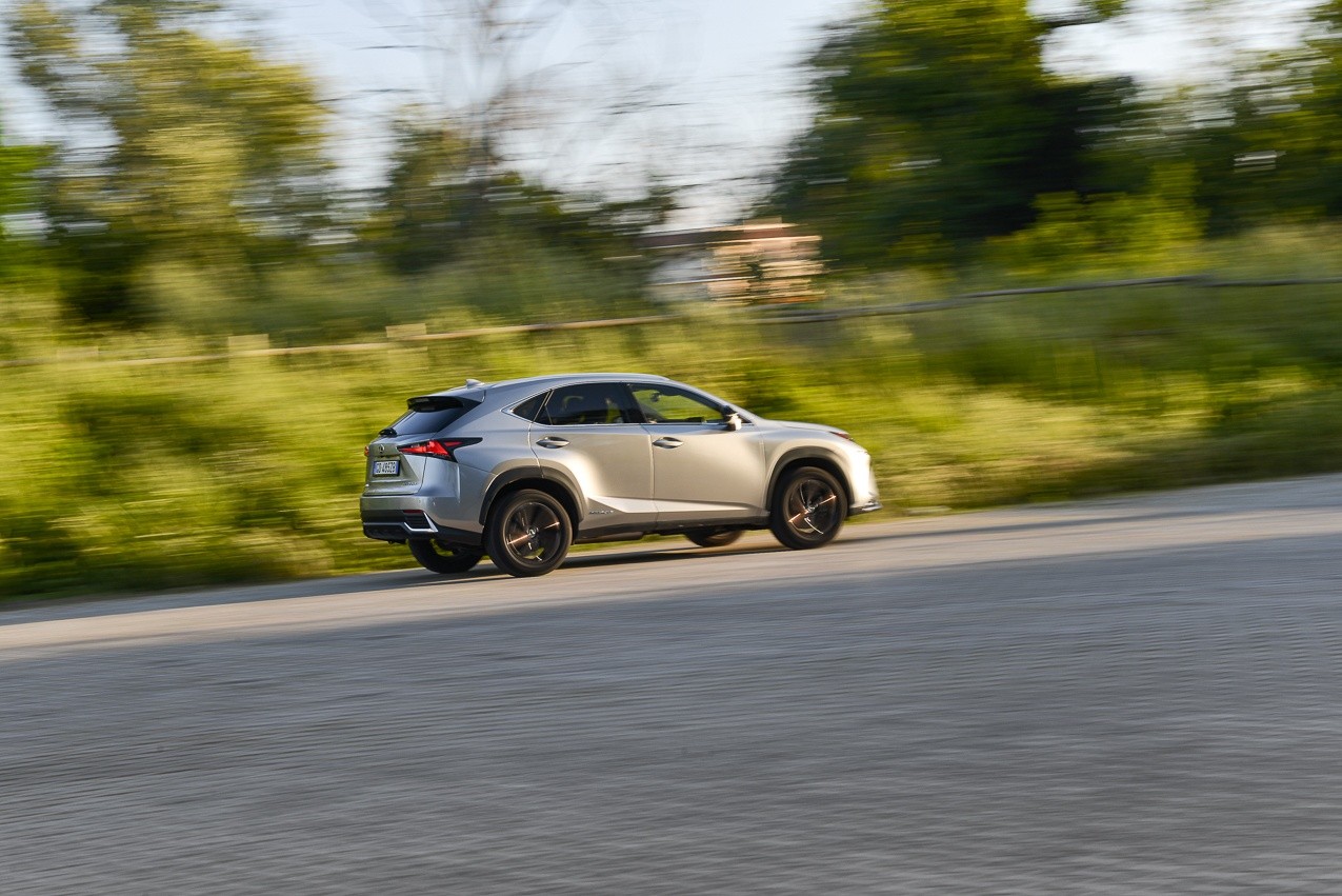 Lexus NX300h: la prova su strada