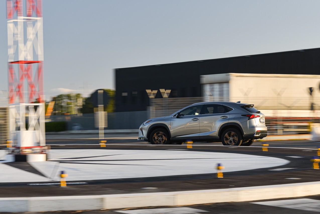 Lexus NX300h: la prova su strada