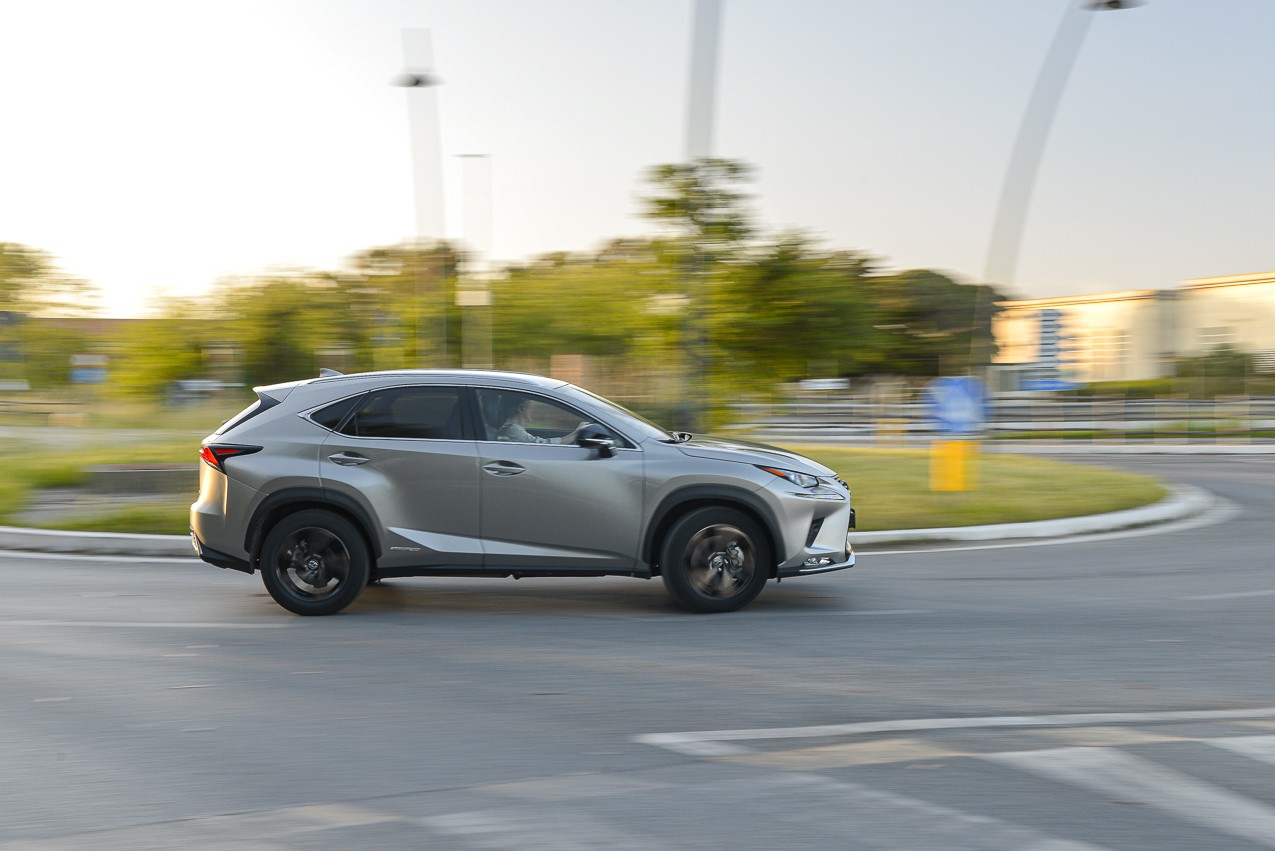 Lexus NX300h: la prova su strada