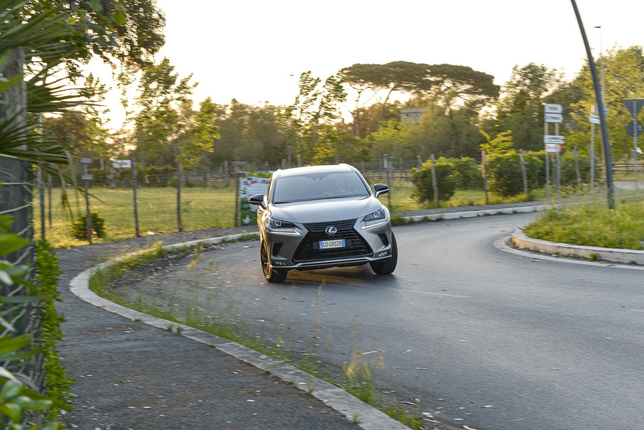 Lexus NX300h: la prova su strada