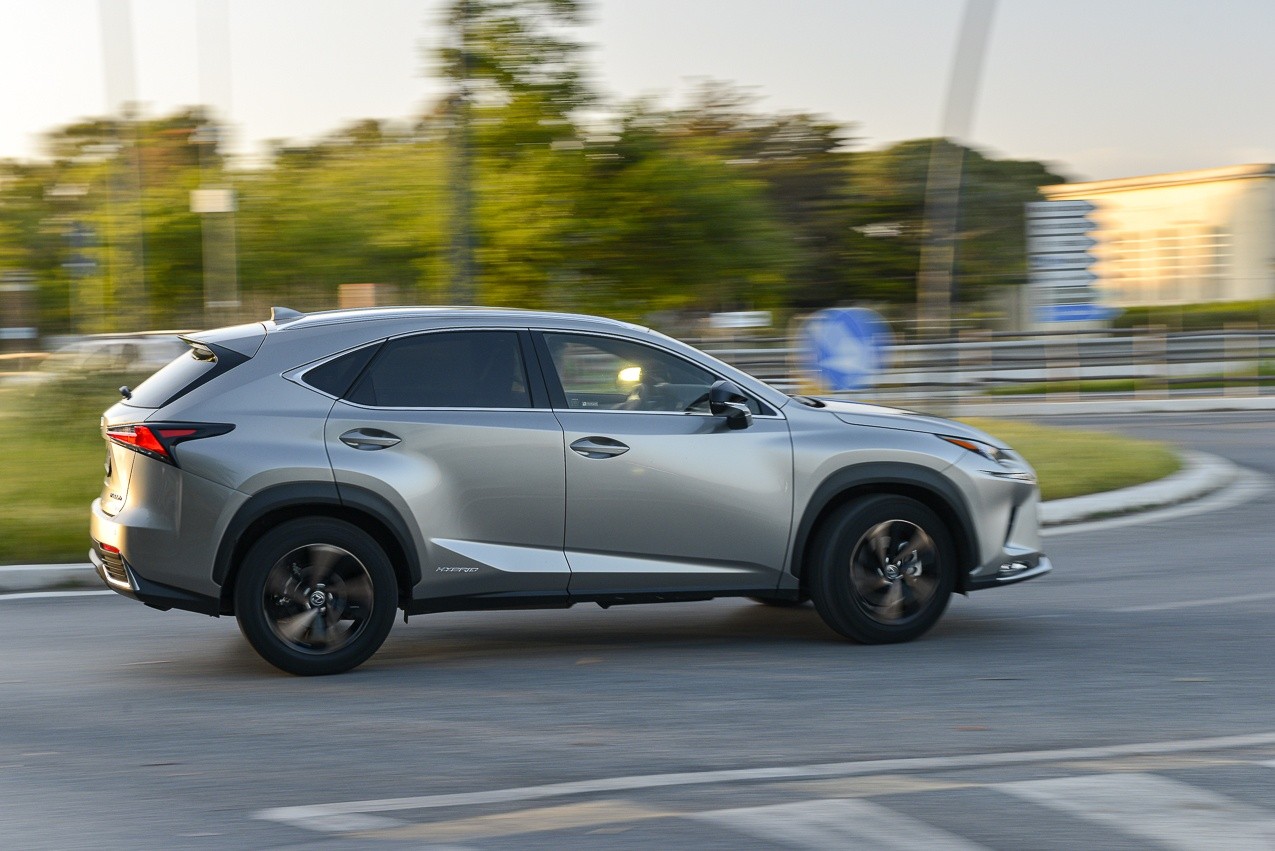 Lexus NX300h: la prova su strada