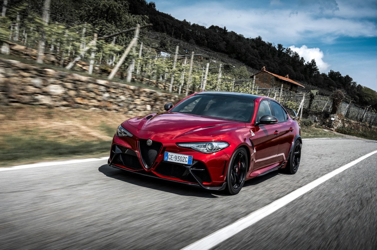 Alfa Romeo Giulia GTA e Giulia GTAm: le immagini ufficiali