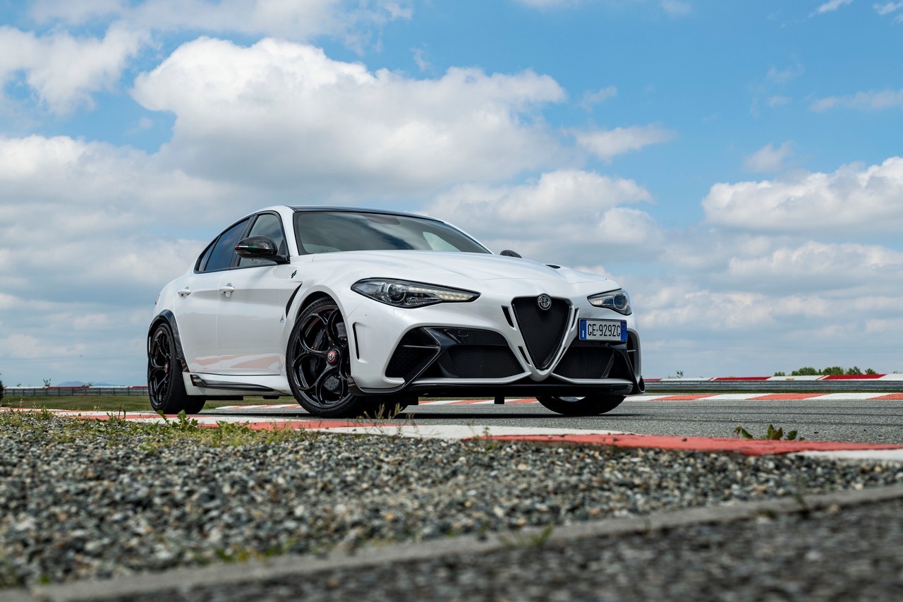 Alfa Romeo Giulia GTA e Giulia GTAm: le immagini ufficiali