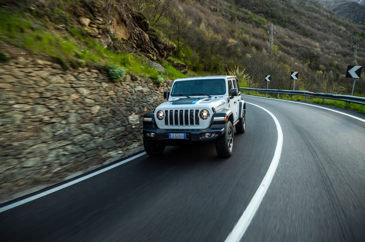 Jeep Wrangler 4xe 2021: immagini ufficiali