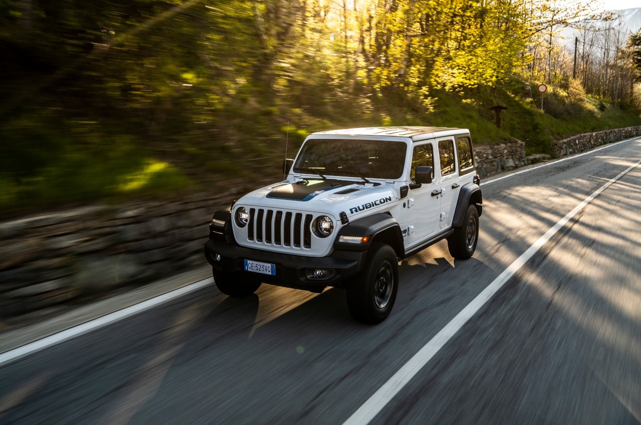 Jeep Wrangler 4xe 2021: immagini ufficiali