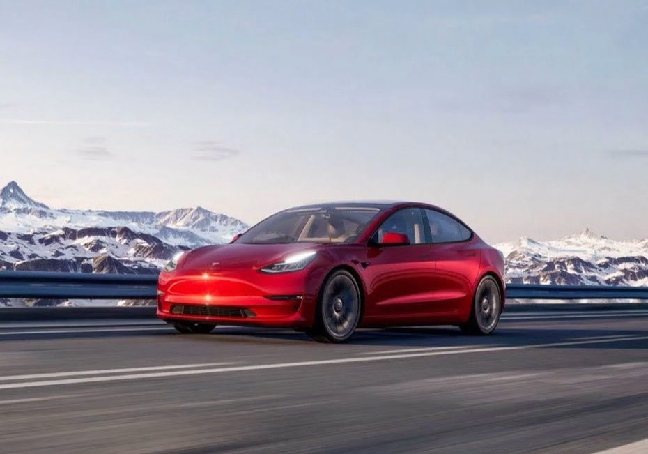 Tesla Model 3 2021: immagini ufficiali