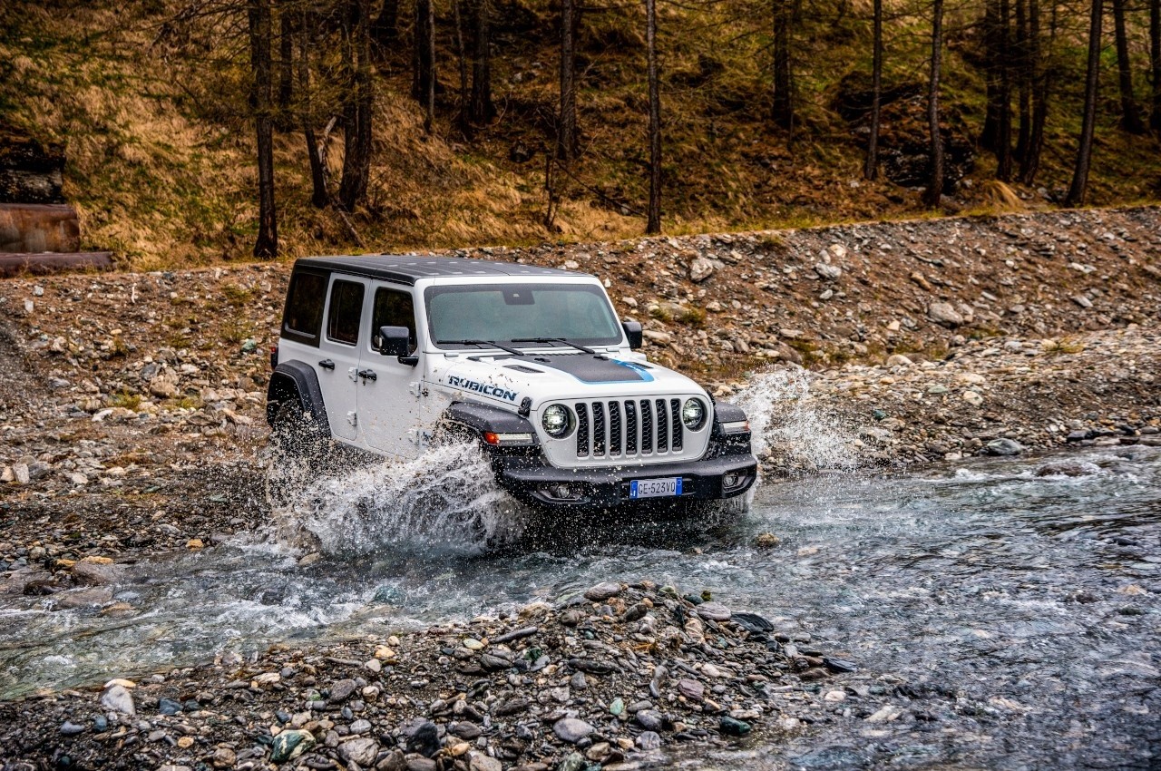 Jeep Wrangler 4xe 2021: immagini ufficiali