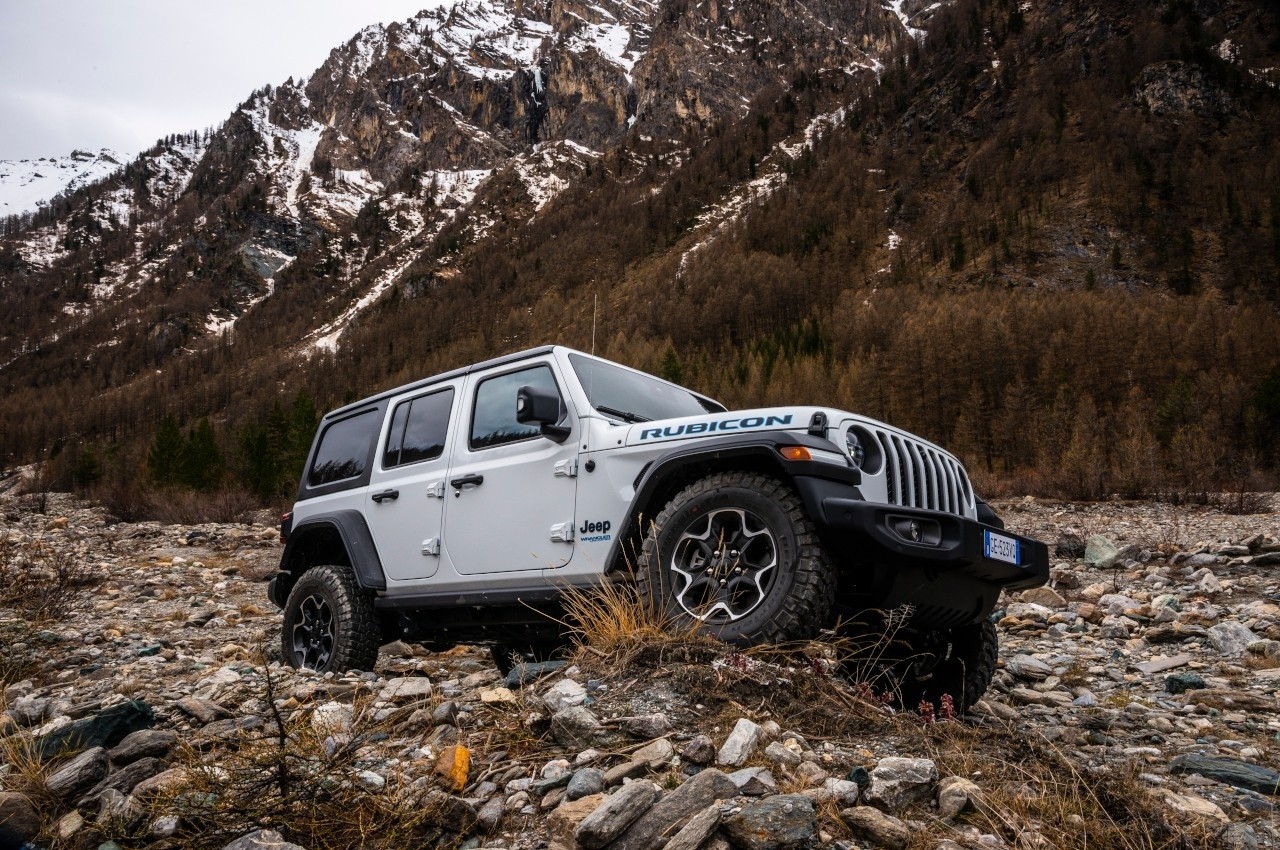 Jeep Wrangler 4xe 2021: immagini ufficiali